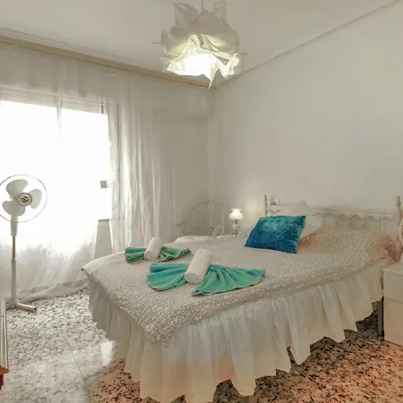 3 Bedroom Stunning In Apartment *